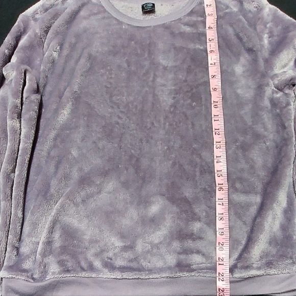 Cold Crush pullover sweater, super soft, women's size medium. - Picture 3 of 9